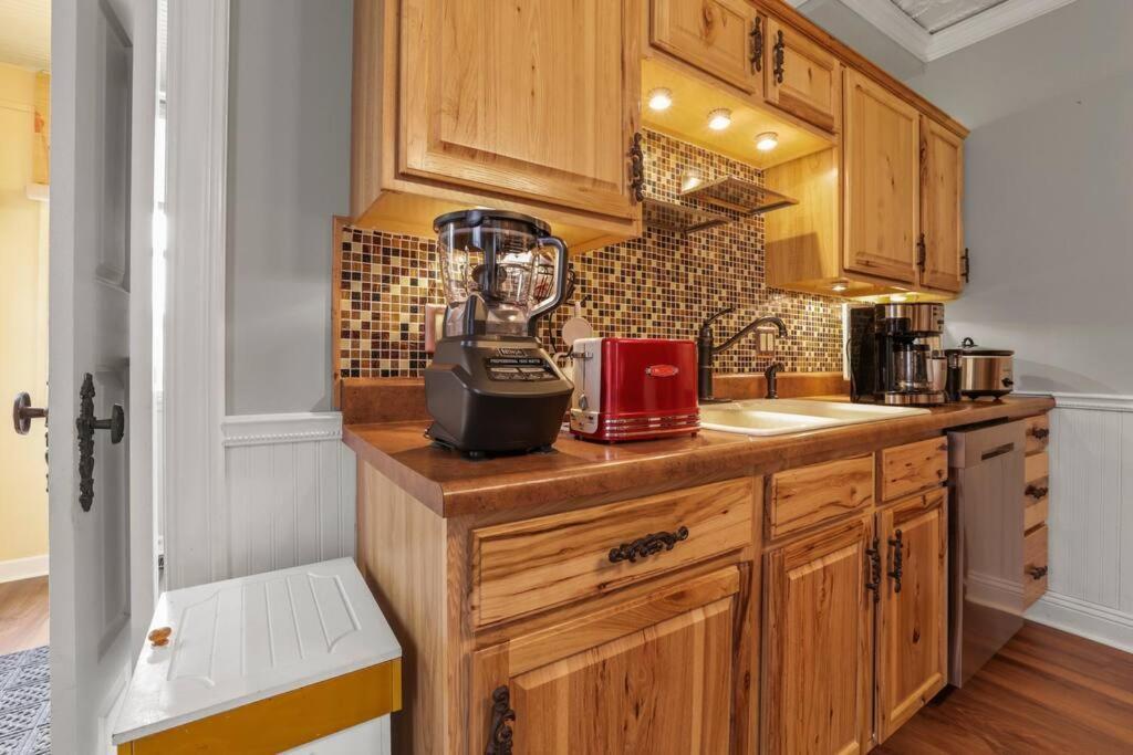 Charming Victorian Home - 2 Minutes To Downtown Λάνκαστερ Εξωτερικό φωτογραφία