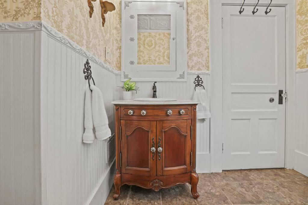 Charming Victorian Home - 2 Minutes To Downtown Λάνκαστερ Εξωτερικό φωτογραφία