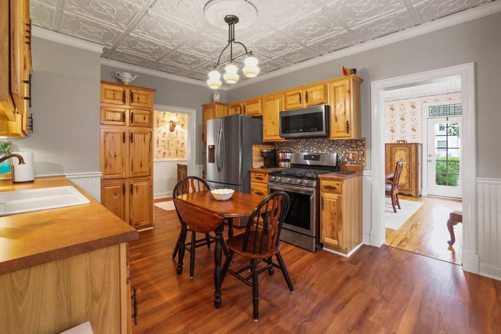 Charming Victorian Home - 2 Minutes To Downtown Λάνκαστερ Εξωτερικό φωτογραφία