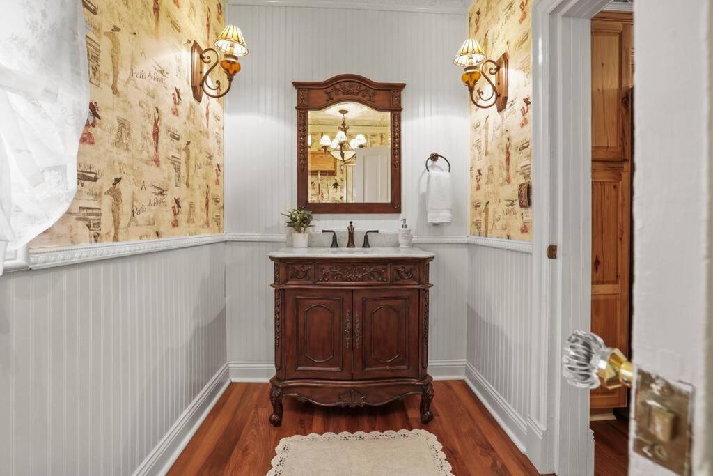 Charming Victorian Home - 2 Minutes To Downtown Λάνκαστερ Εξωτερικό φωτογραφία