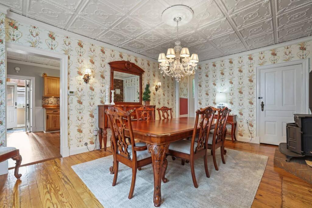 Charming Victorian Home - 2 Minutes To Downtown Λάνκαστερ Εξωτερικό φωτογραφία