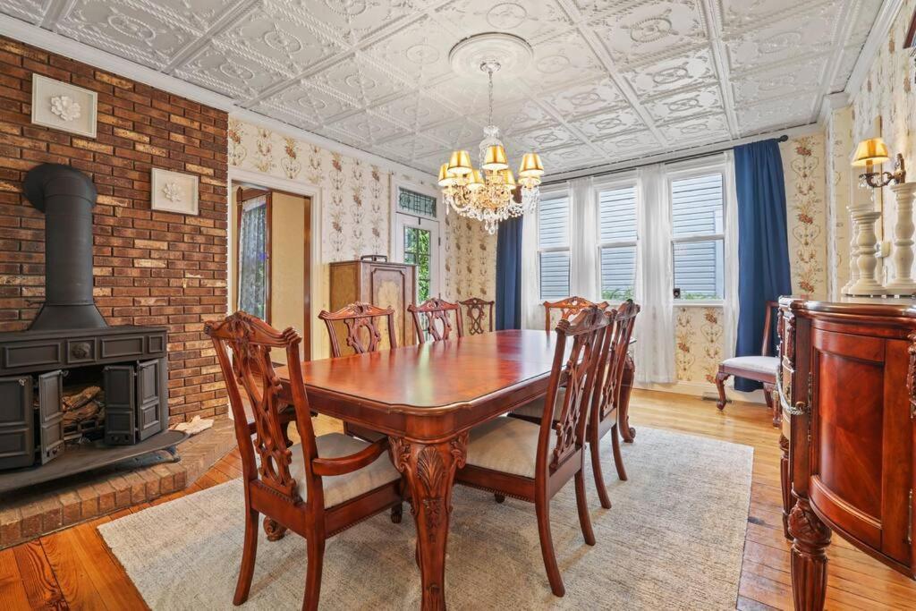 Charming Victorian Home - 2 Minutes To Downtown Λάνκαστερ Εξωτερικό φωτογραφία